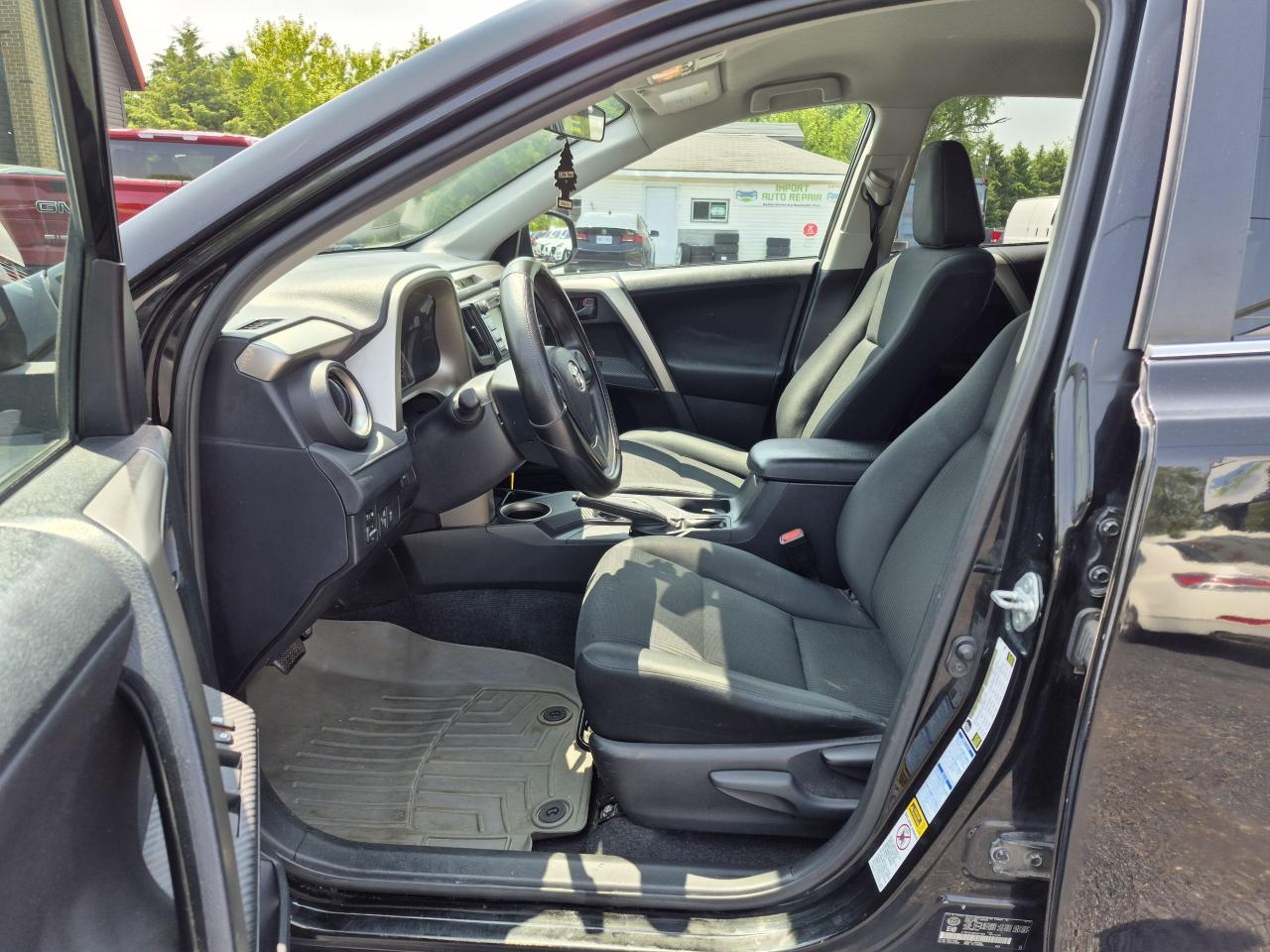 2014 Toyota RAV4 AWD LE Photo9