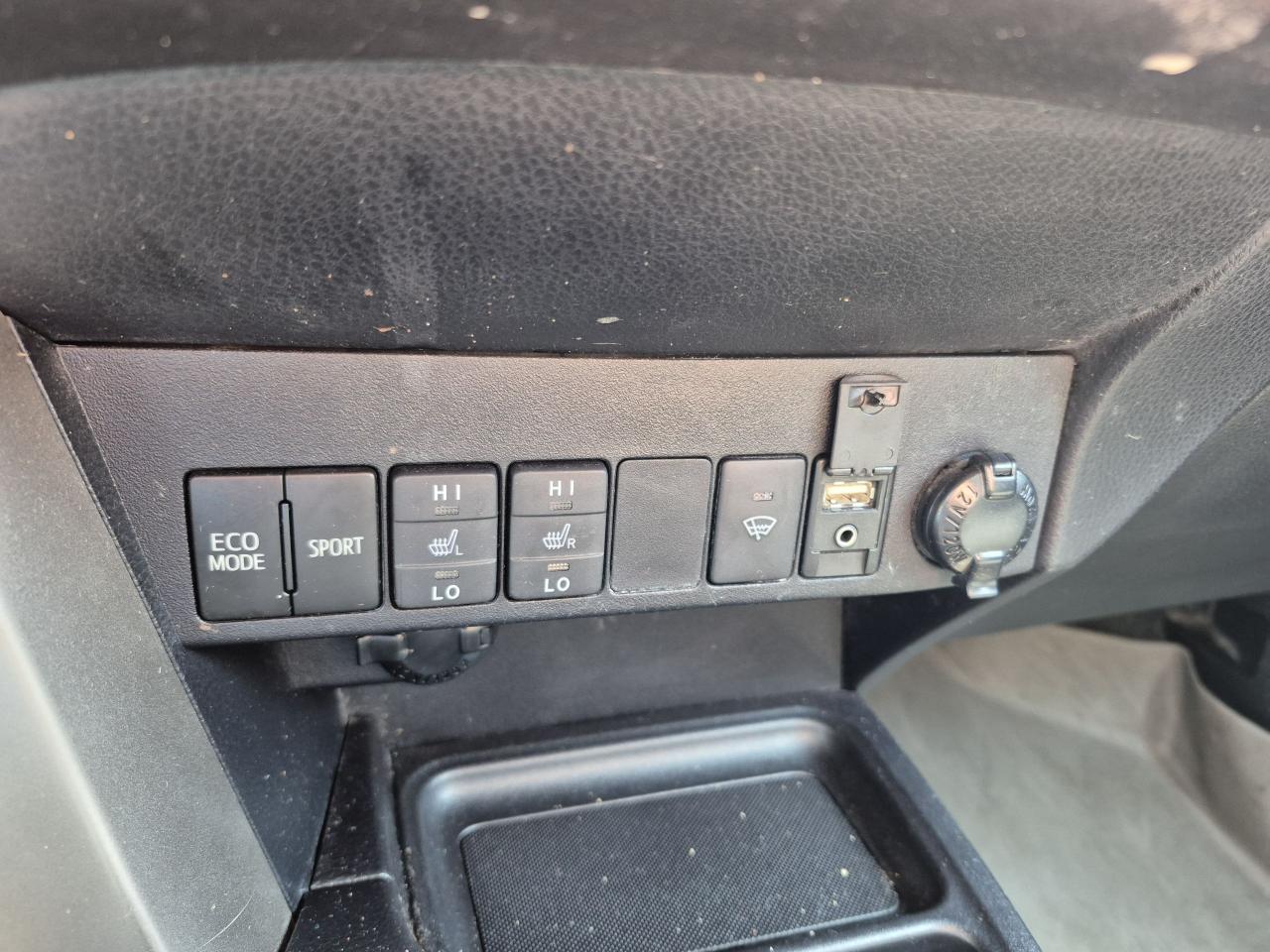 2014 Toyota RAV4 AWD LE Photo17