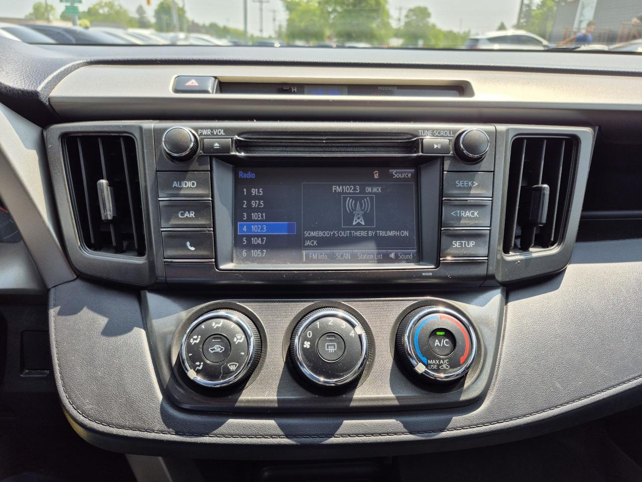 2014 Toyota RAV4 AWD LE Photo16