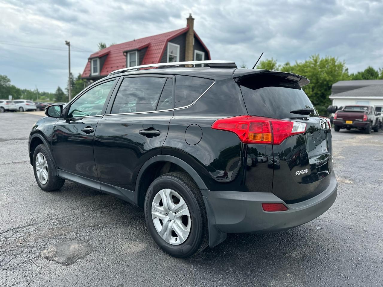 2014 Toyota RAV4 AWD LE Photo5