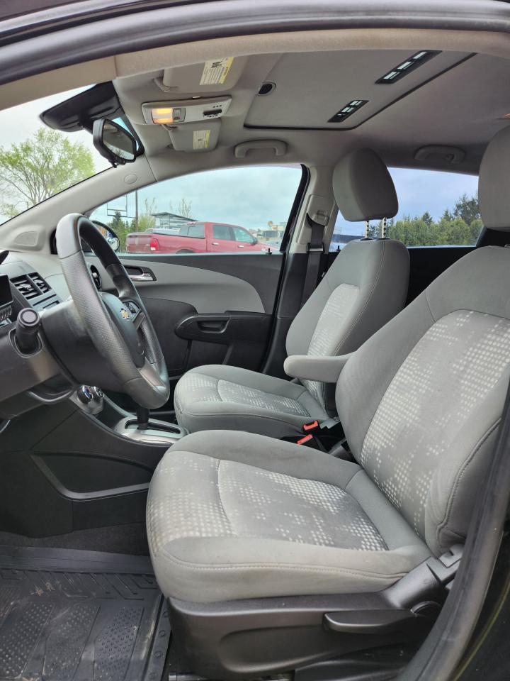 2012 Chevrolet Sonic LS Photo4