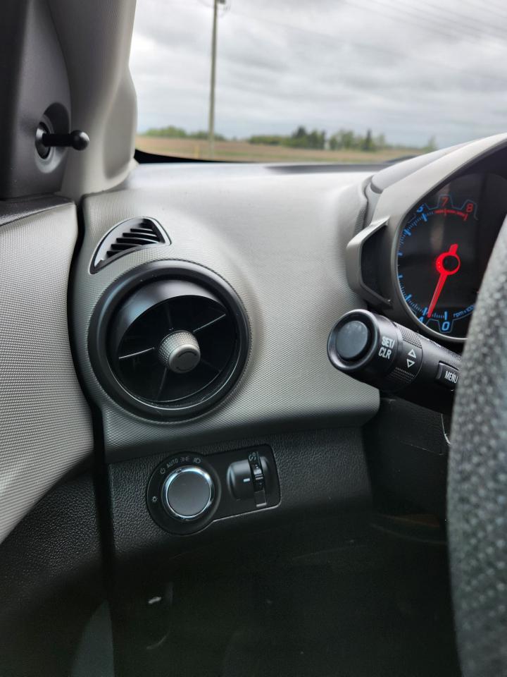 2012 Chevrolet Sonic LS Photo3