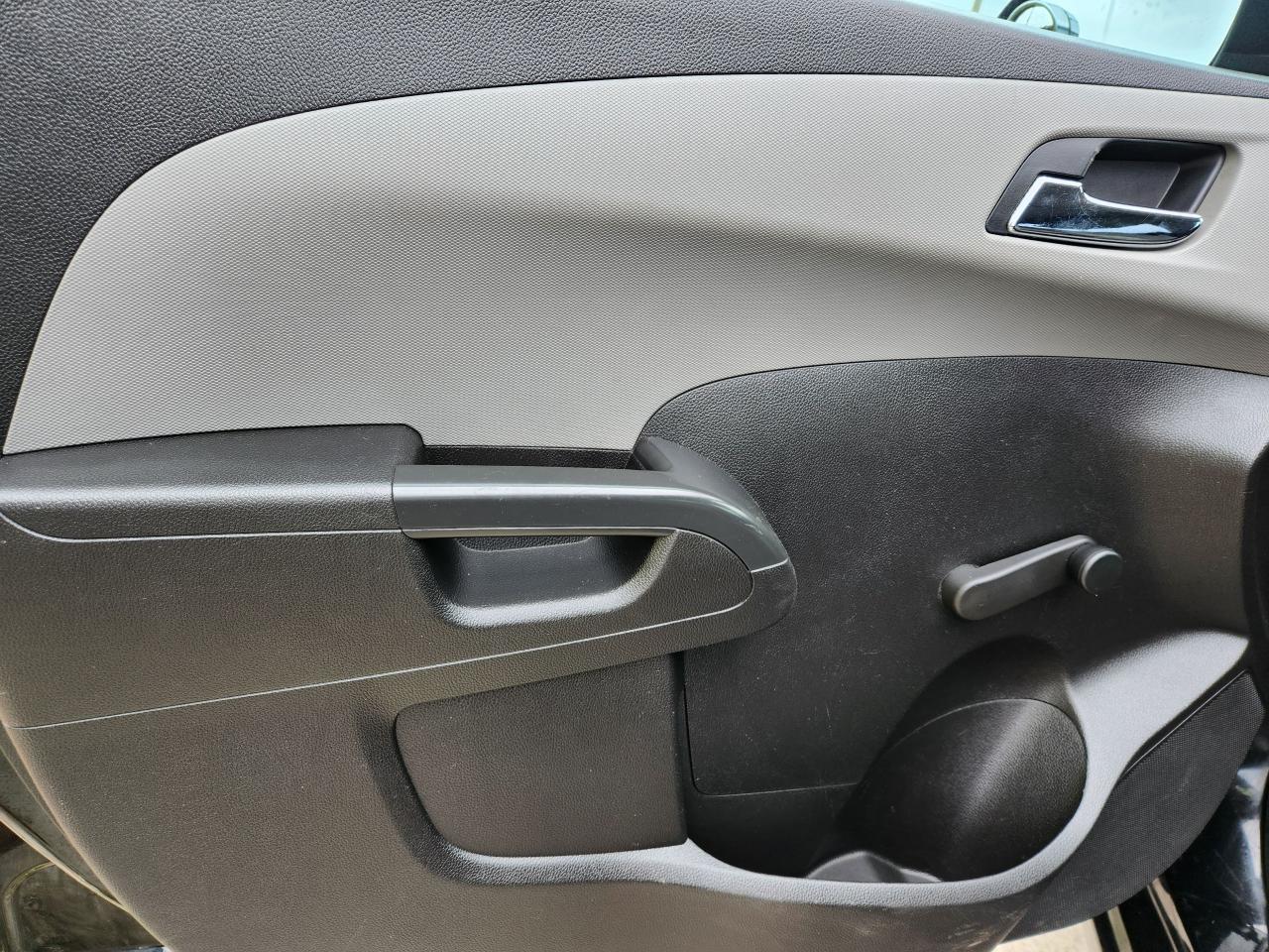 2012 Chevrolet Sonic LS Photo2