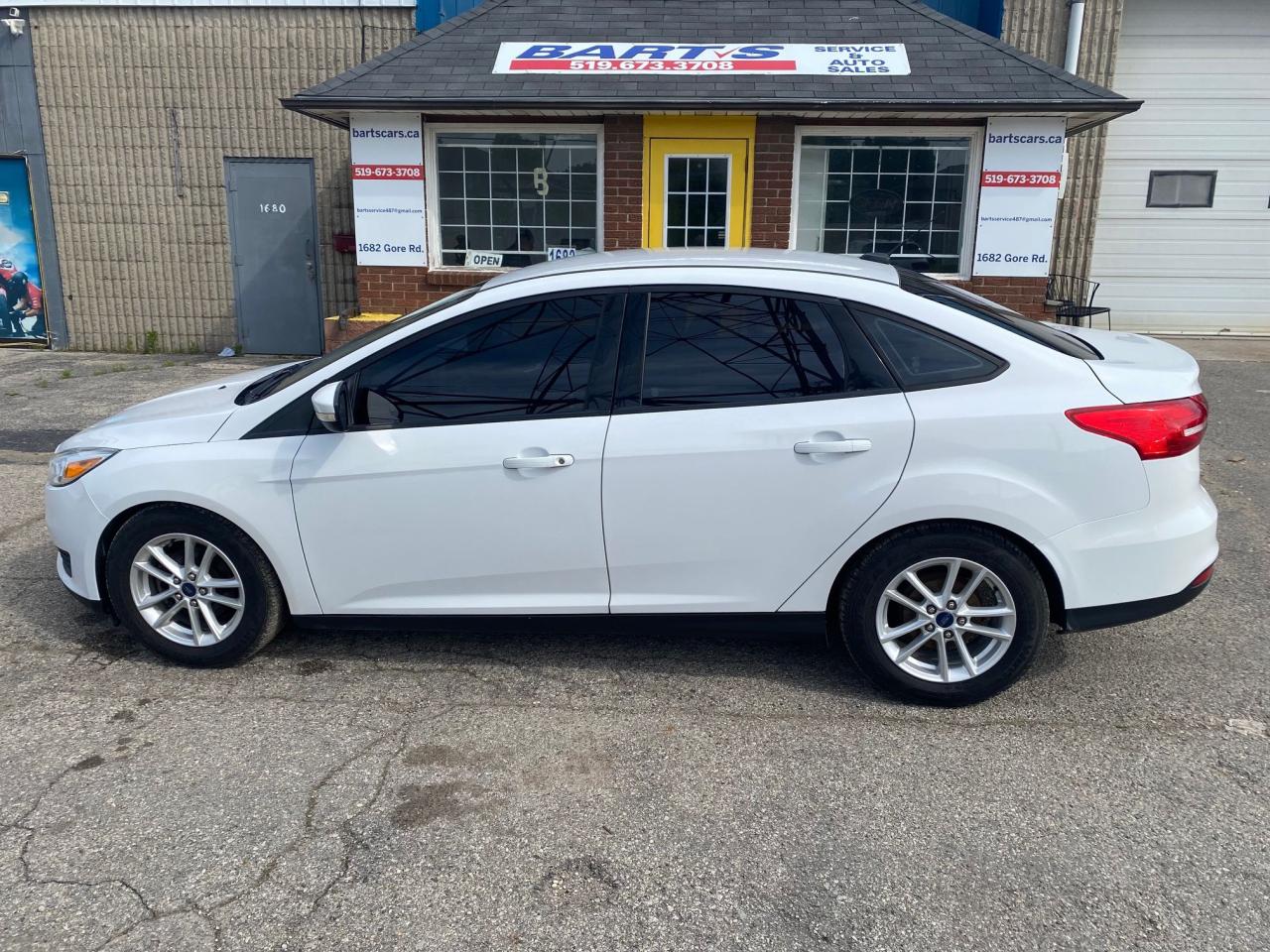 2016 Ford Focus SE - Photo #2