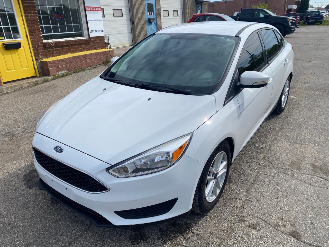 2016 Ford Focus SE - Photo #4