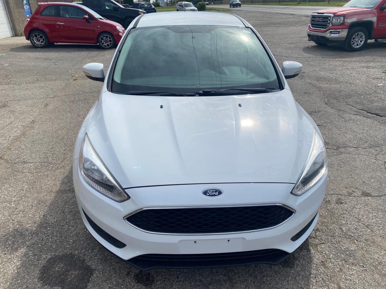 2016 Ford Focus SE - Photo #5