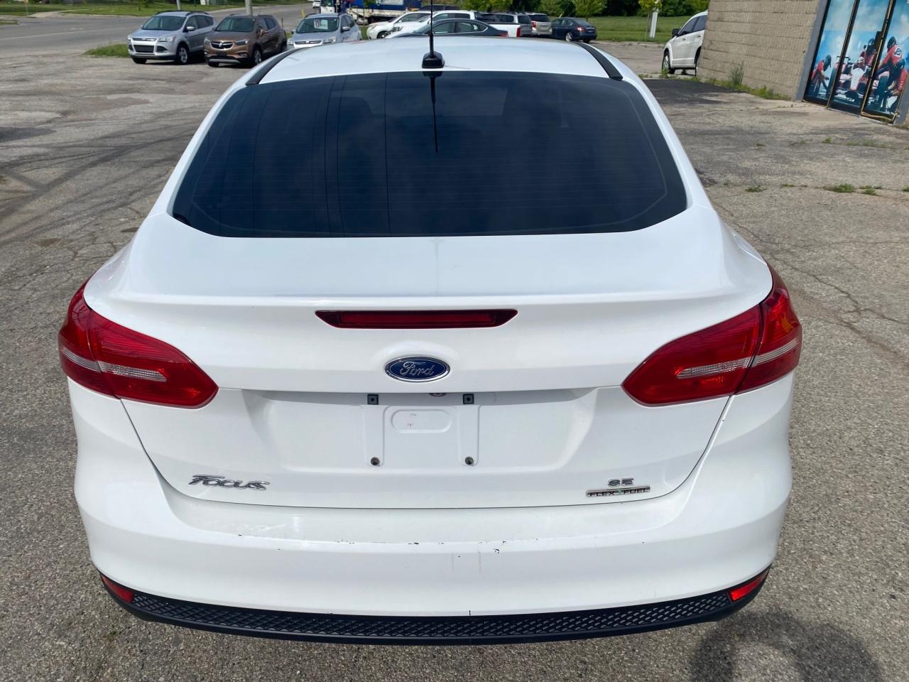 2016 Ford Focus SE - Photo #9