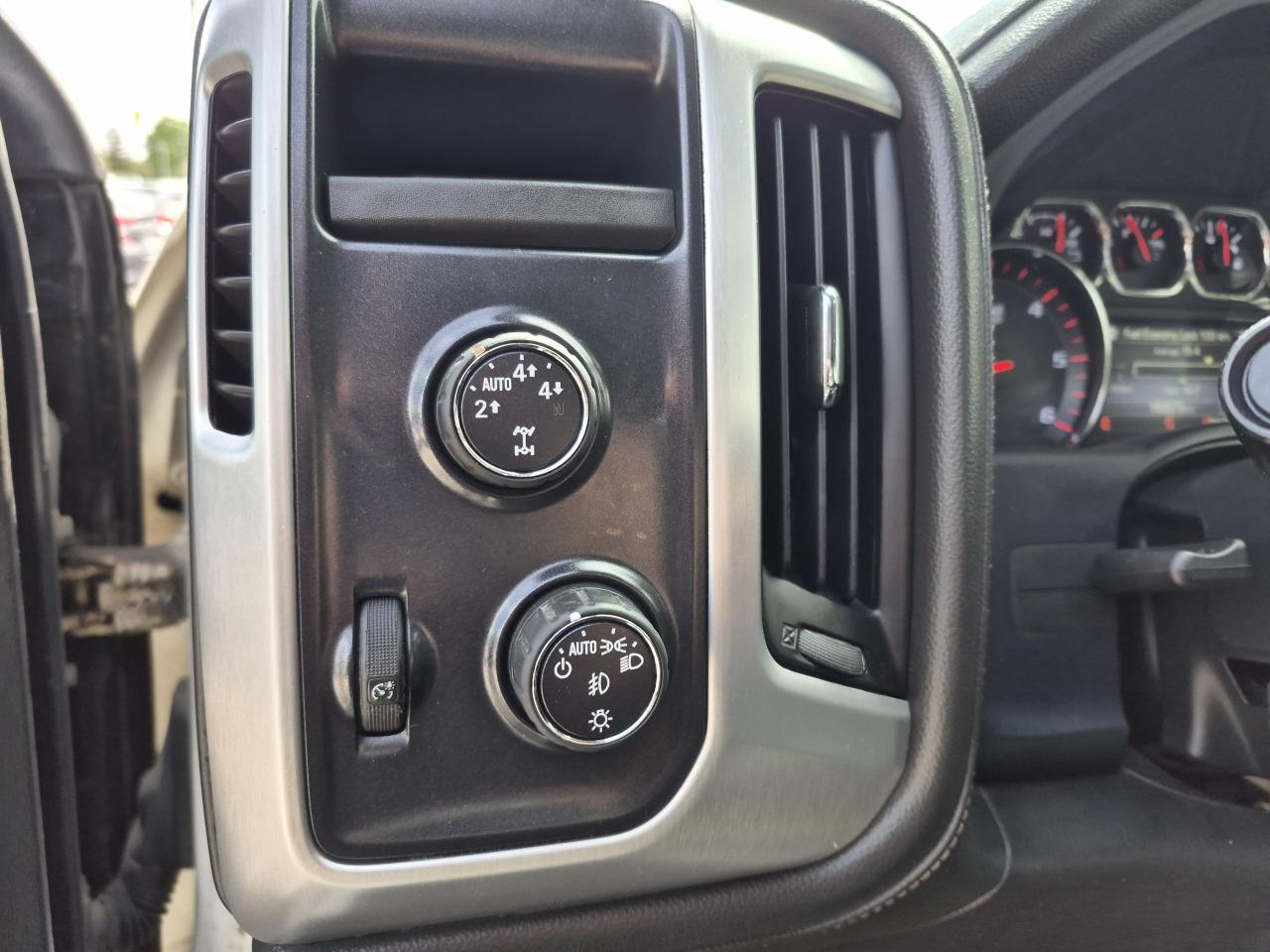 2015 GMC Sierra 1500 4WD Crew Cab SLE - LEATHER Photo12