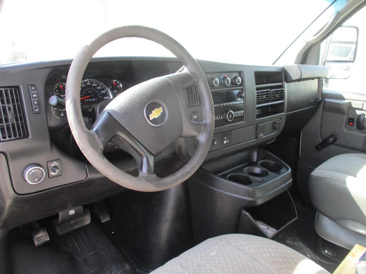 2015 Chevrolet Express 3500 CUBE - Photo #7