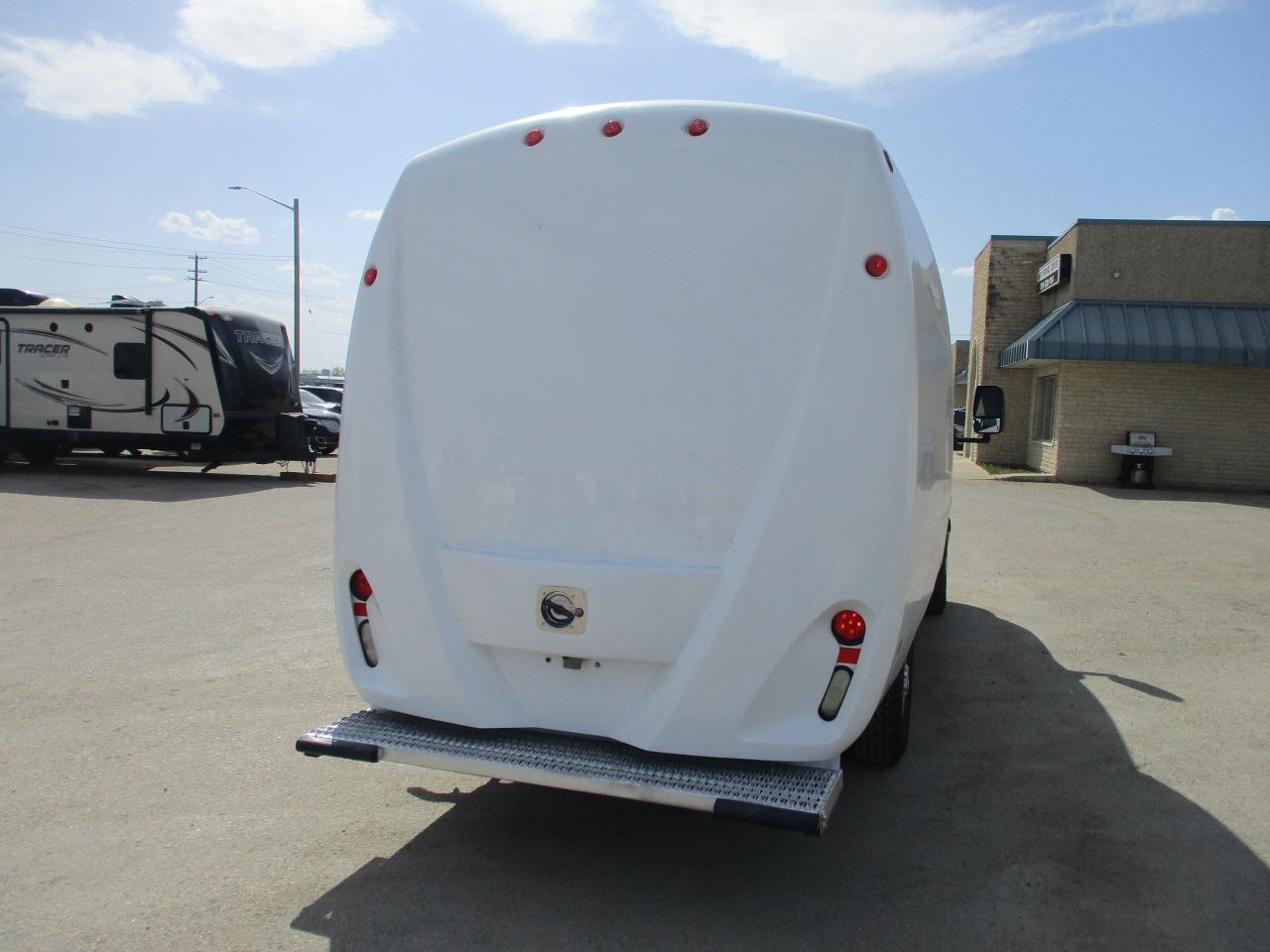2015 Chevrolet Express 3500 CUBE - Photo #5