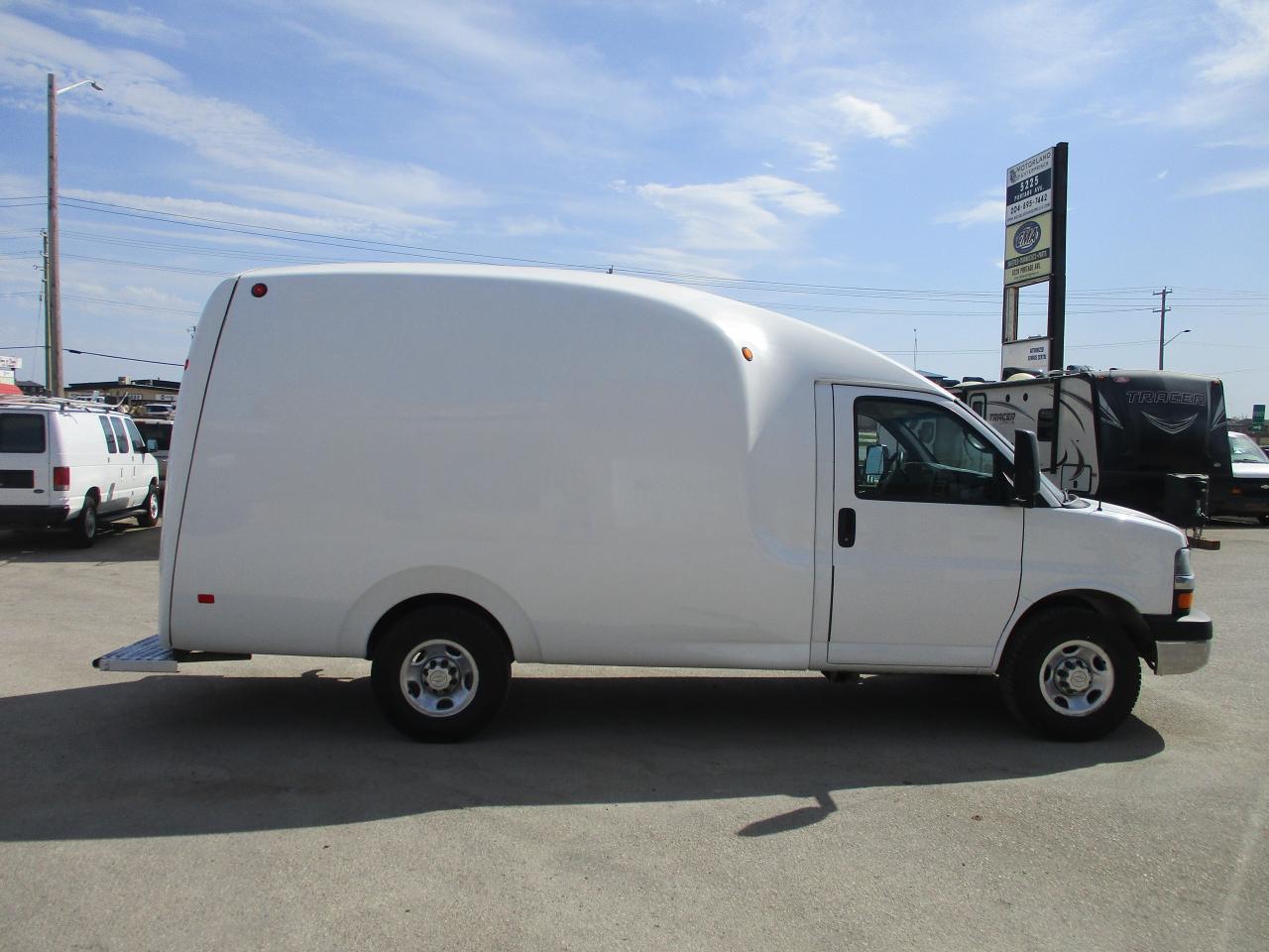 2015 Chevrolet Express 3500 CUBE - Photo #4