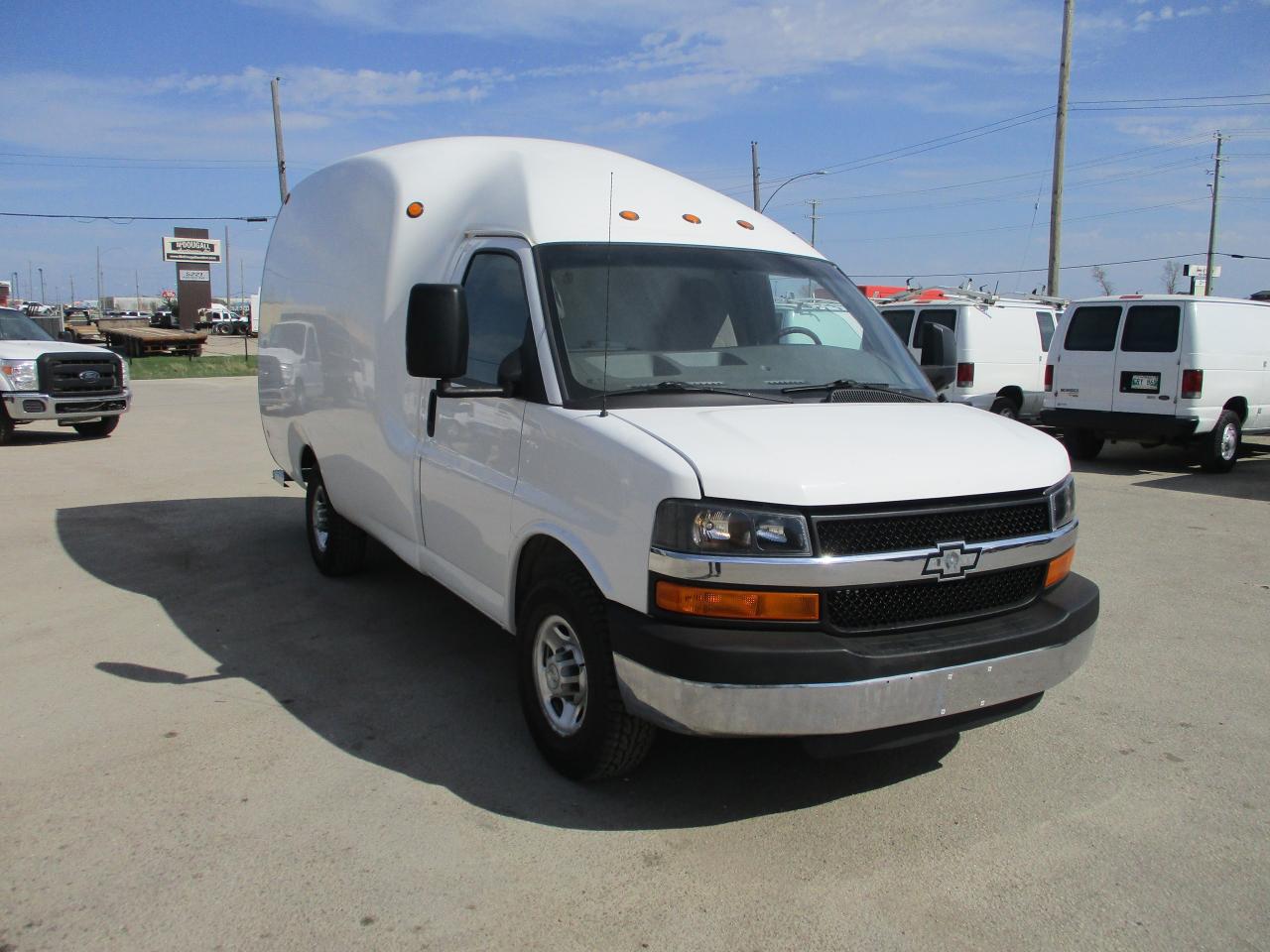 2015 Chevrolet Express 3500 CUBE - Photo #2