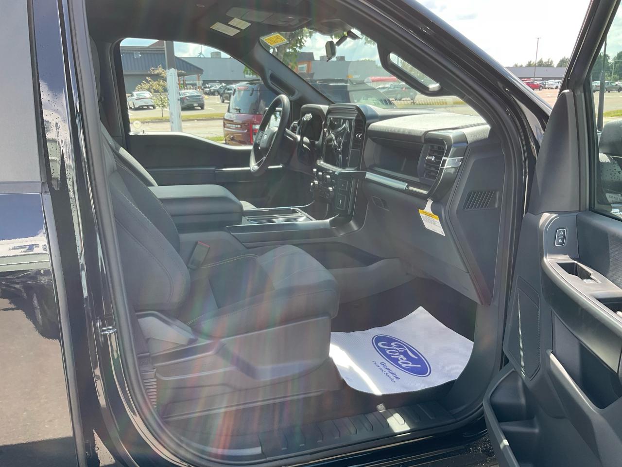 2025 Ford F-150 STX Photo5
