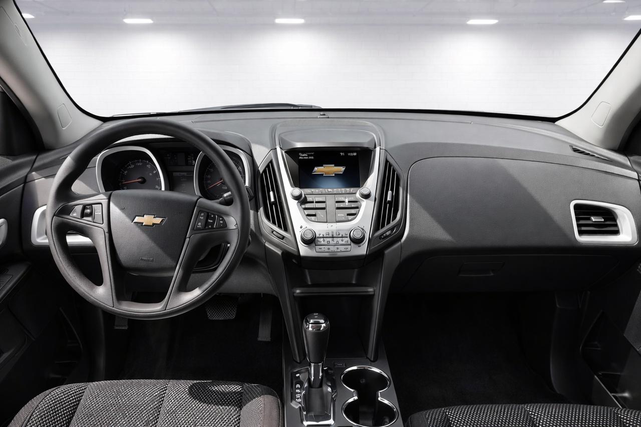 2017 Chevrolet Equinox AWD LS Photo