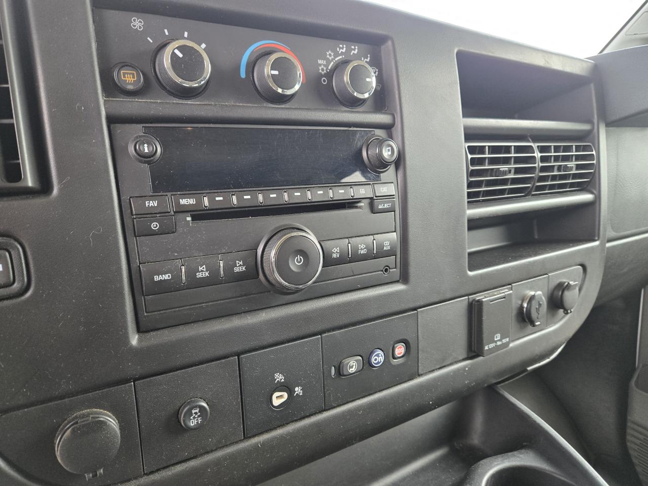 2017 Chevrolet Express LT - Photo #17