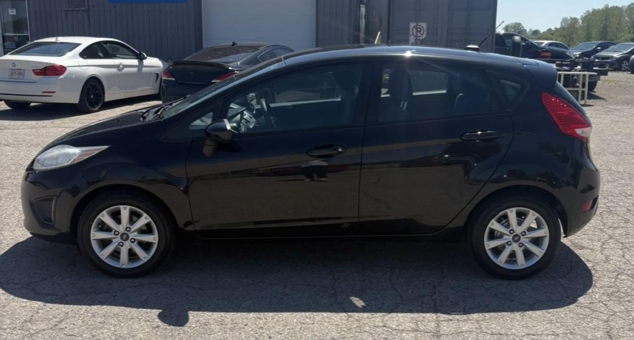 2013 Ford Fiesta SE - Photo #2