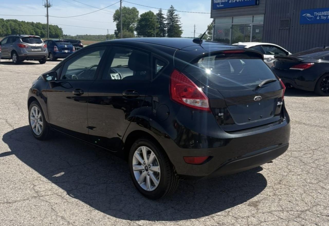 2013 Ford Fiesta SE - Photo #3