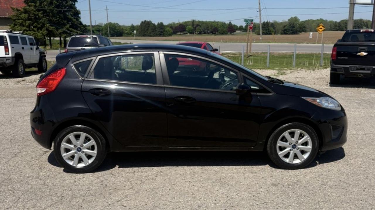 2013 Ford Fiesta SE - Photo #6