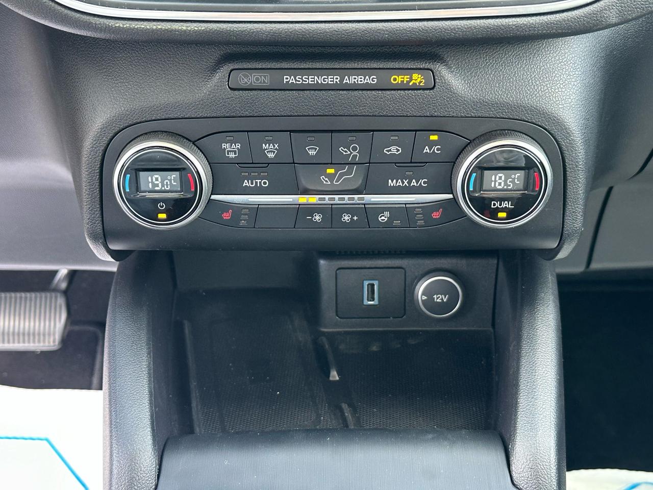 2020 Ford Escape Titanium Hybrid - Photo #14