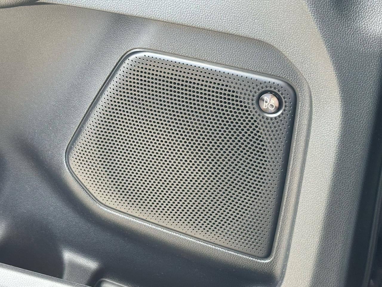 2020 Ford Escape Titanium Hybrid - Photo #19