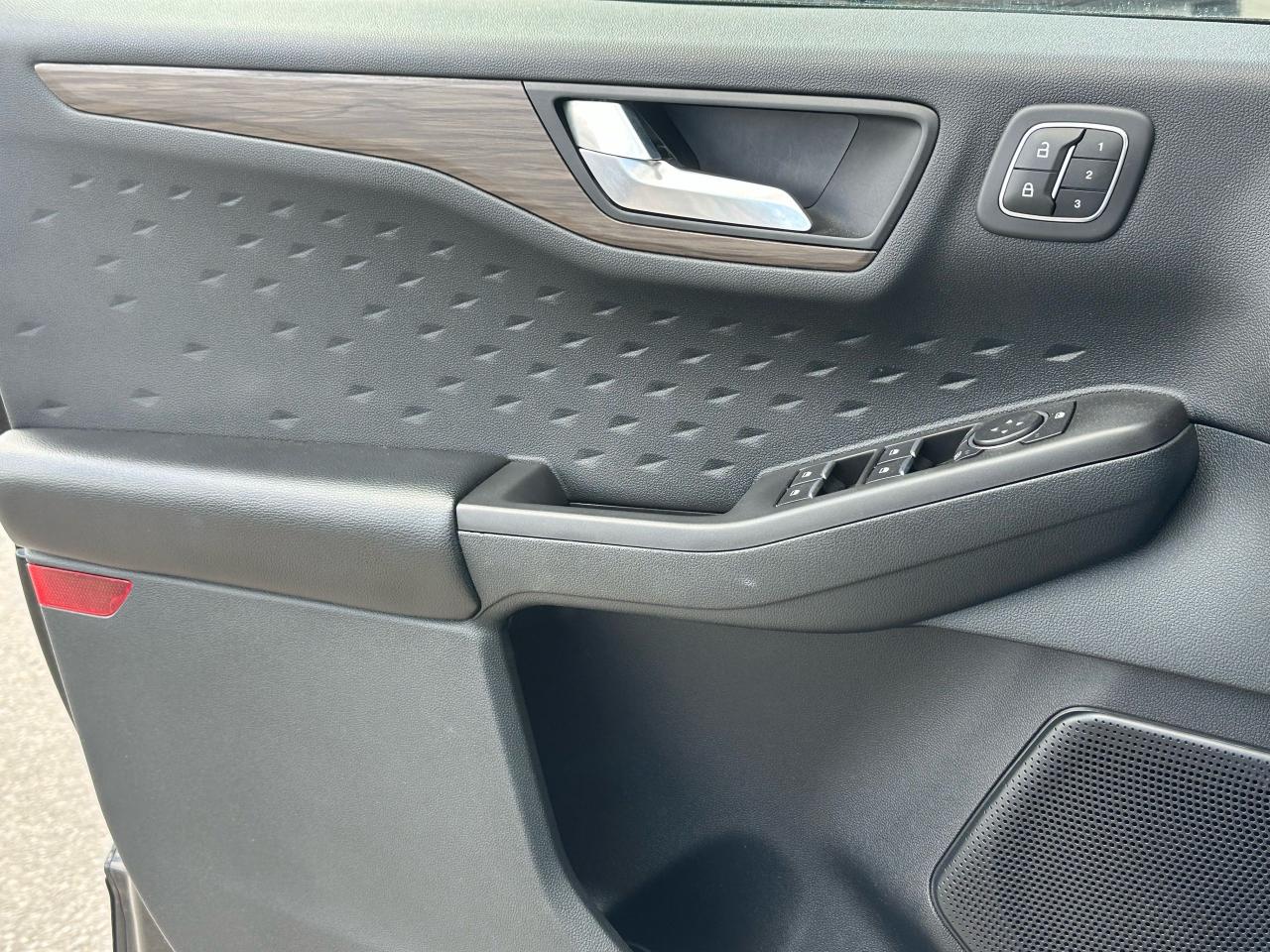 2020 Ford Escape Titanium Hybrid - Photo #20