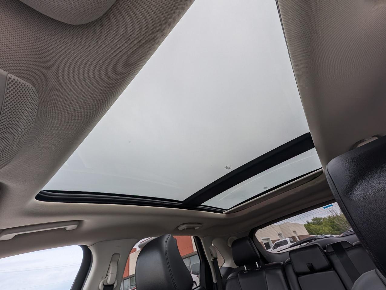 2022 Ford Edge Titanium | No Accident | CarPlay | Htd Seats - Photo #12
