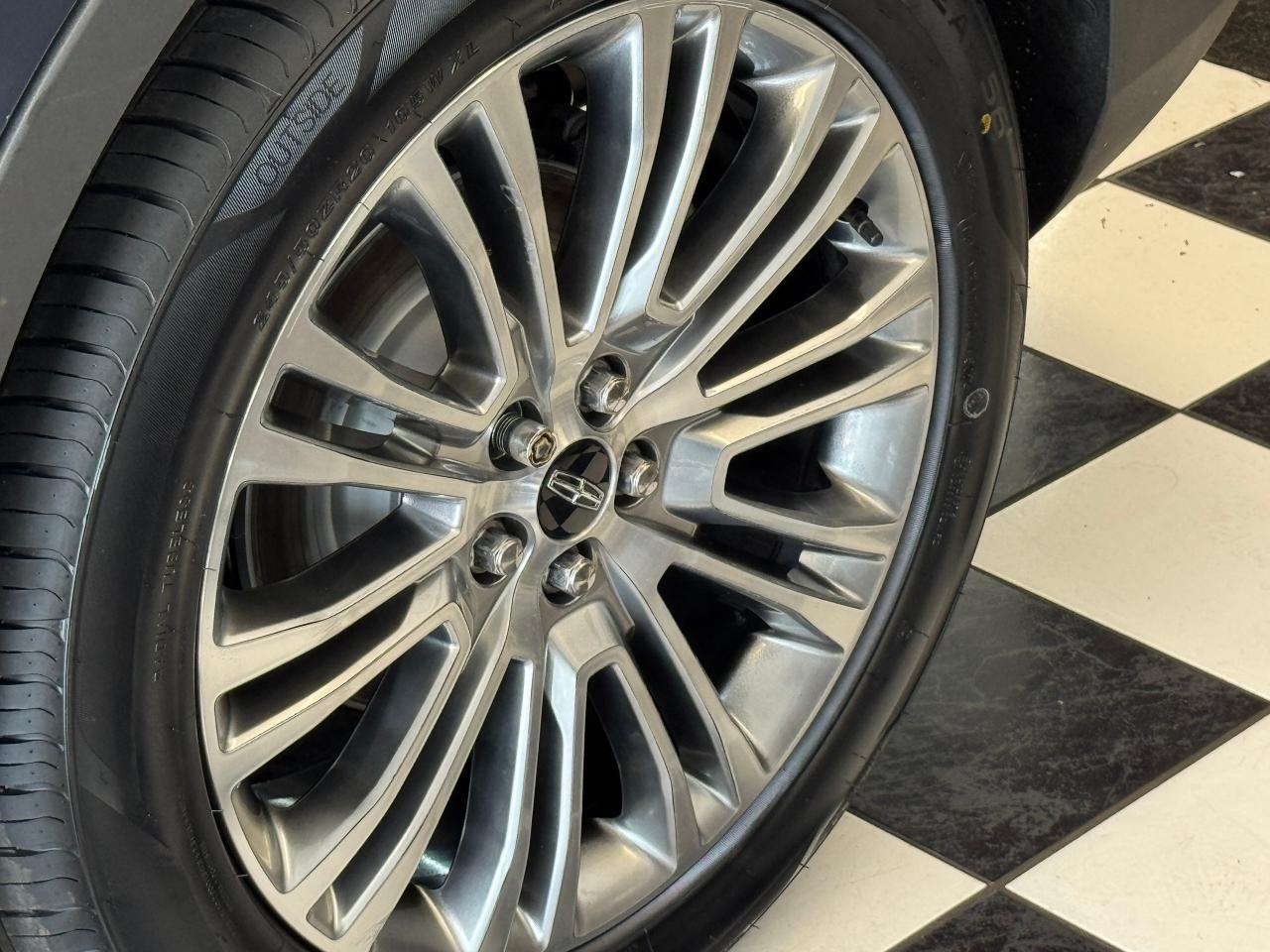 2018 Lincoln MKX AWD Reserve+Cooled Leather+New Tires+CLEAN CARFAX - Photo #57
