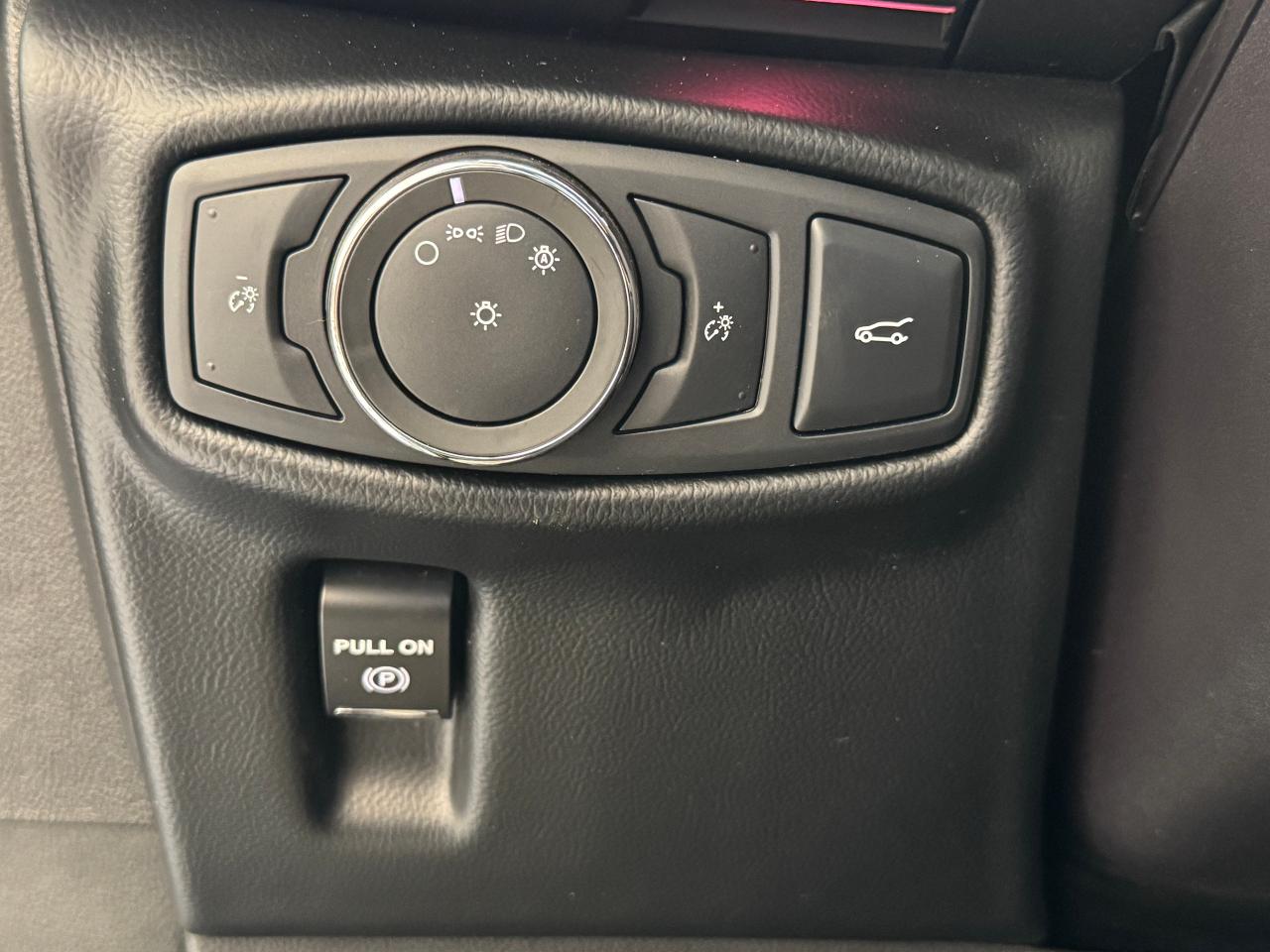 2018 Lincoln MKX AWD Reserve+Cooled Leather+New Tires+CLEAN CARFAX Photo52