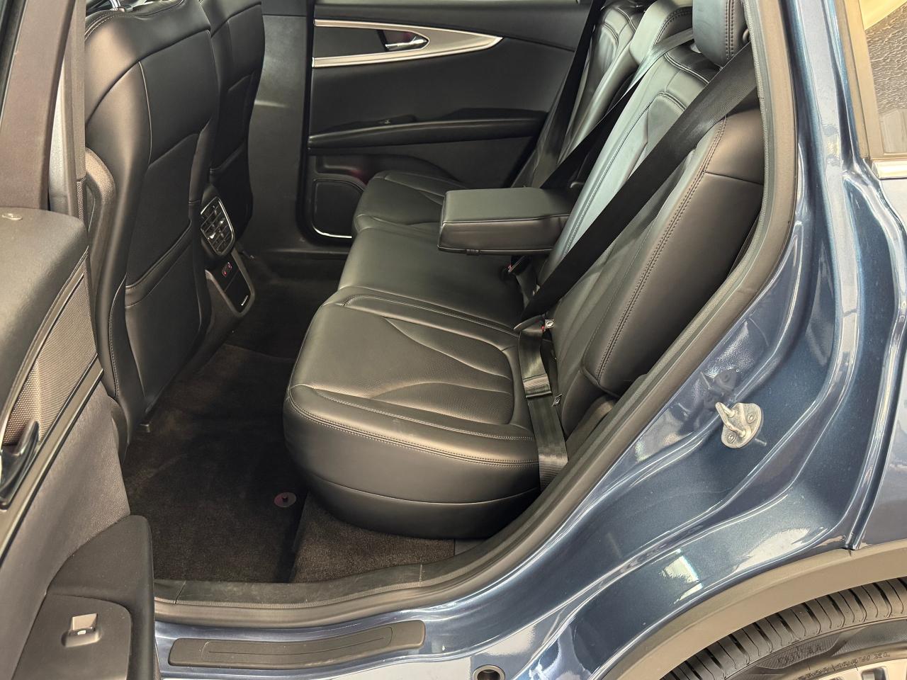 2018 Lincoln MKX AWD Reserve+Cooled Leather+New Tires+CLEAN CARFAX Photo26