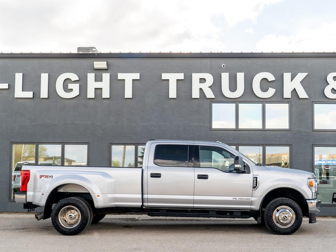 2022 Ford F-350 XLT CREW CAB 4X4 DIESEL/DUALLY Photo4