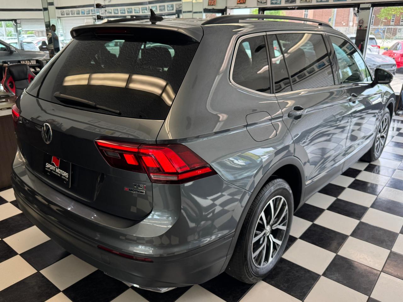 2018 Volkswagen Tiguan COMFORTLINE 7 Passenger+Leather+Roof+CLEAN CARFAX - Photo #10