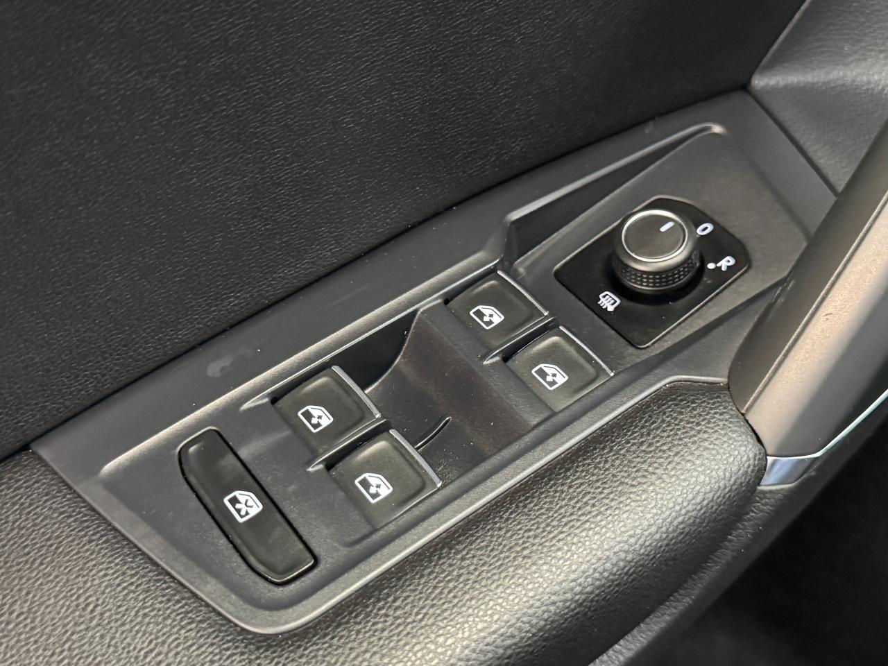 2018 Volkswagen Tiguan COMFORTLINE 7 Passenger+Leather+Roof+CLEAN CARFAX - Photo #50