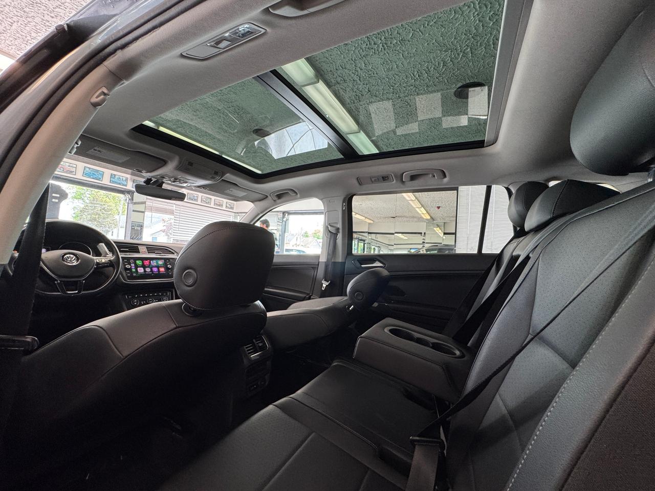 2018 Volkswagen Tiguan COMFORTLINE 7 Passenger+Leather+Roof+CLEAN CARFAX Photo3