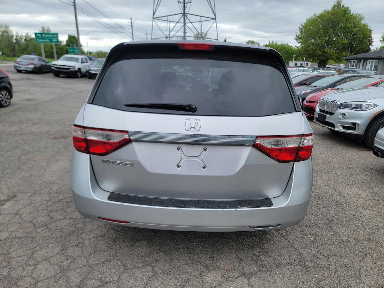 2011 Honda Odyssey LX - Photo #5