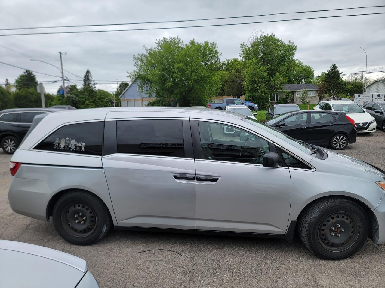 2011 Honda Odyssey LX - Photo #3