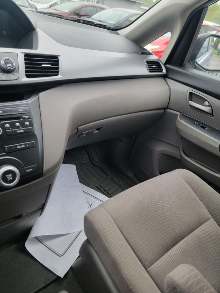 2011 Honda Odyssey LX - Photo #13