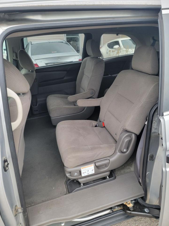 2011 Honda Odyssey LX - Photo #9