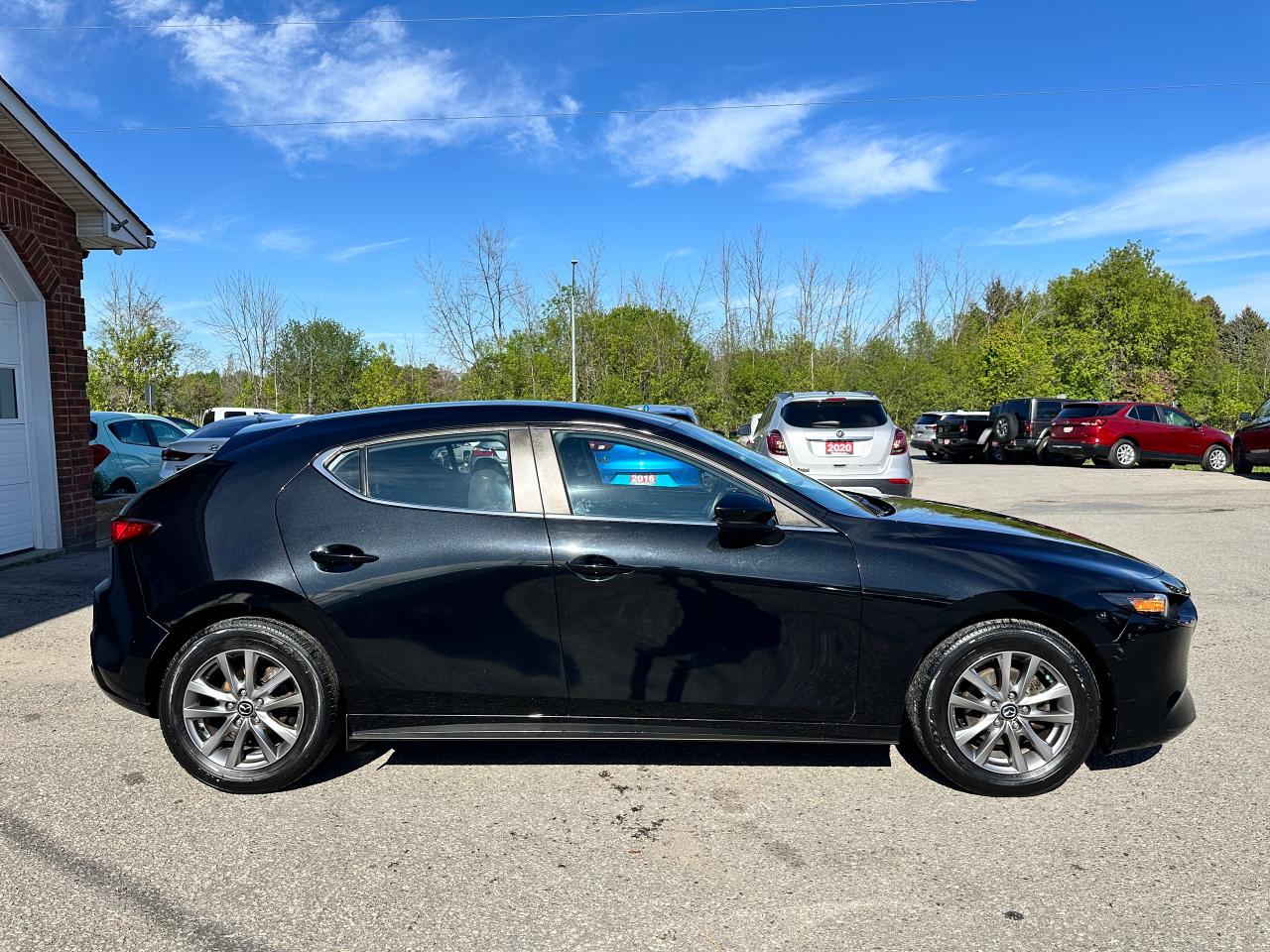 2019 Mazda MAZDA3 GX Manual HTD Cloth Bluetooth FM Backup Cam Alloys Photo4
