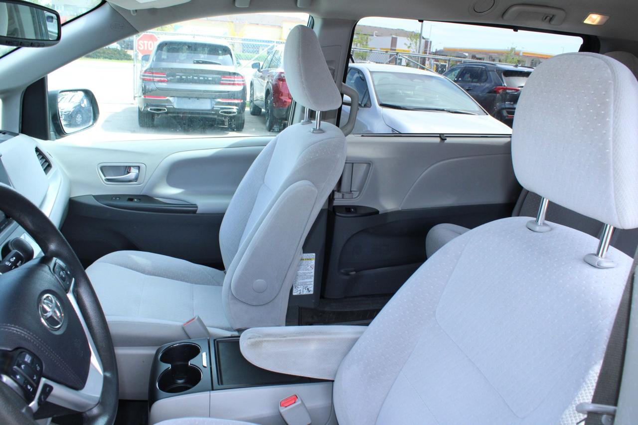 2020 Toyota Sienna LE 7-Passenger AWD - Photo #16