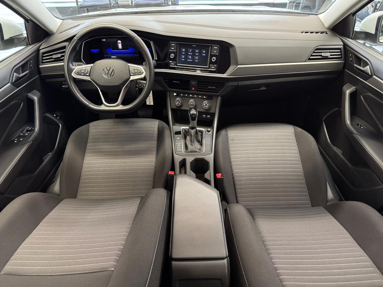 2023 Volkswagen Jetta Trendline+ONE OWNER+CLEAN CARFAX Photo2