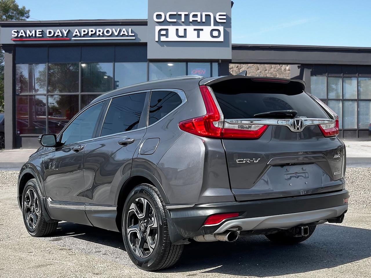 2017 Honda CR-V Touring AWD - Photo #4