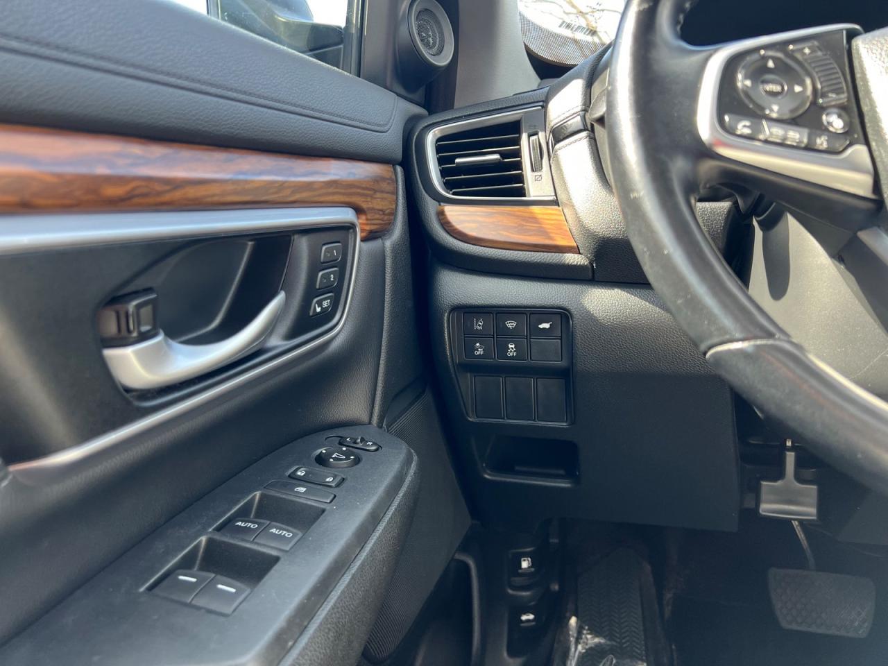 2017 Honda CR-V Touring AWD - Photo #22