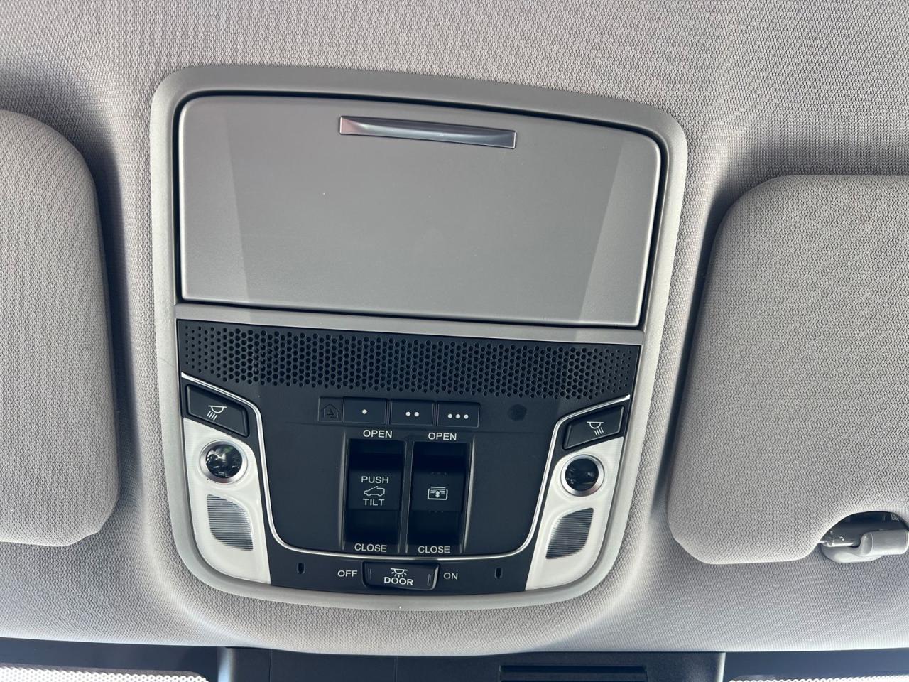 2017 Honda CR-V Touring AWD - Photo #21