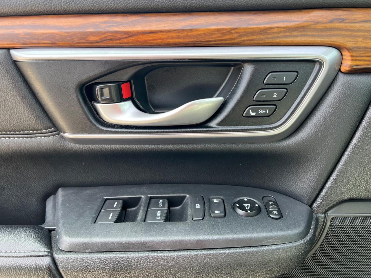 2017 Honda CR-V Touring AWD - Photo #34