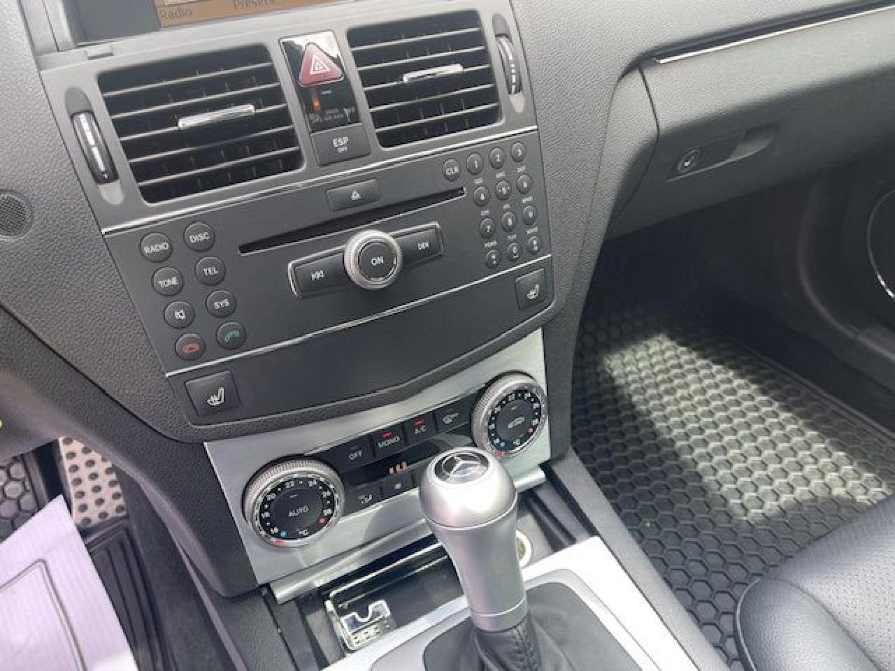 2009 Mercedes-Benz C-Class C300 / NAVIGATION / APPLE/ANDROID PLAY/ SUNROOF - Photo #15