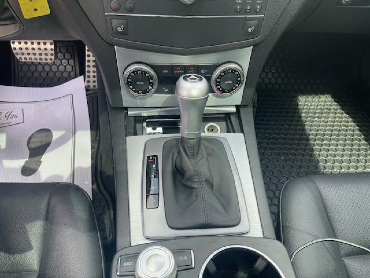2009 Mercedes-Benz C-Class C300 / NAVIGATION / APPLE/ANDROID PLAY/ SUNROOF - Photo #16