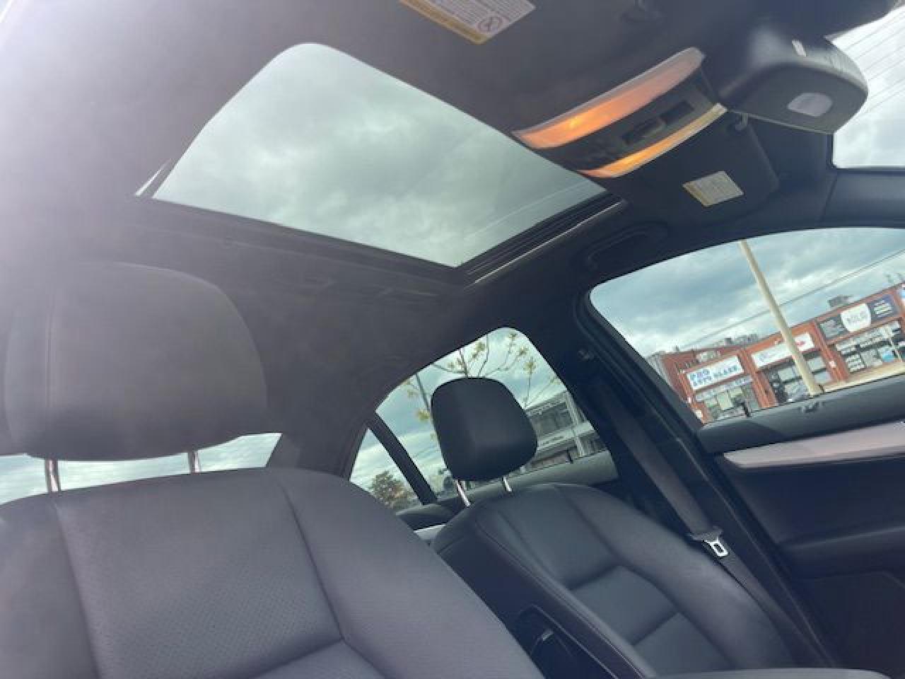 2009 Mercedes-Benz C-Class C300 / NAVIGATION / APPLE/ANDROID PLAY/ SUNROOF - Photo #22