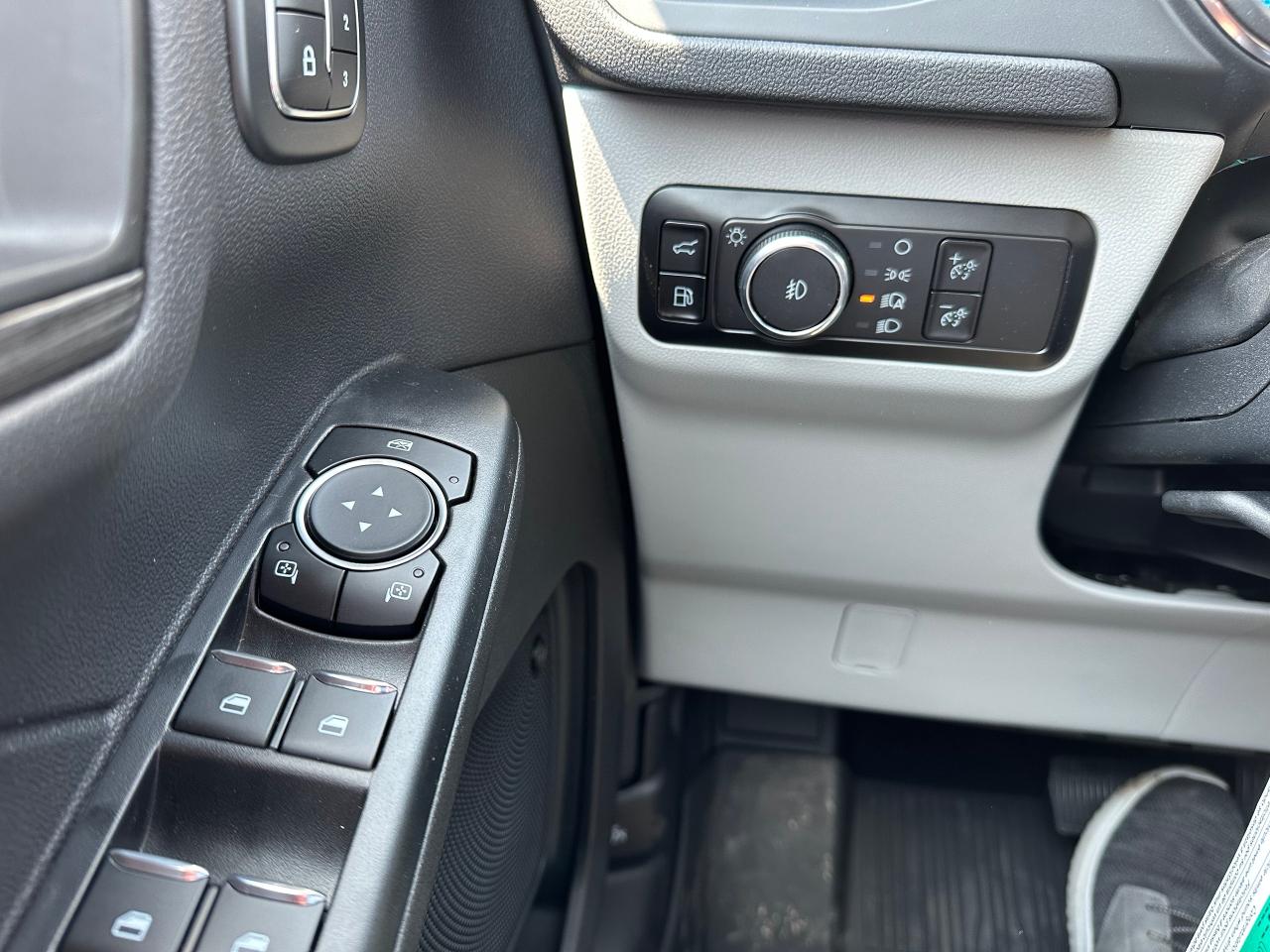 2025 Ford Escape PHEV FWD 700A Photo5