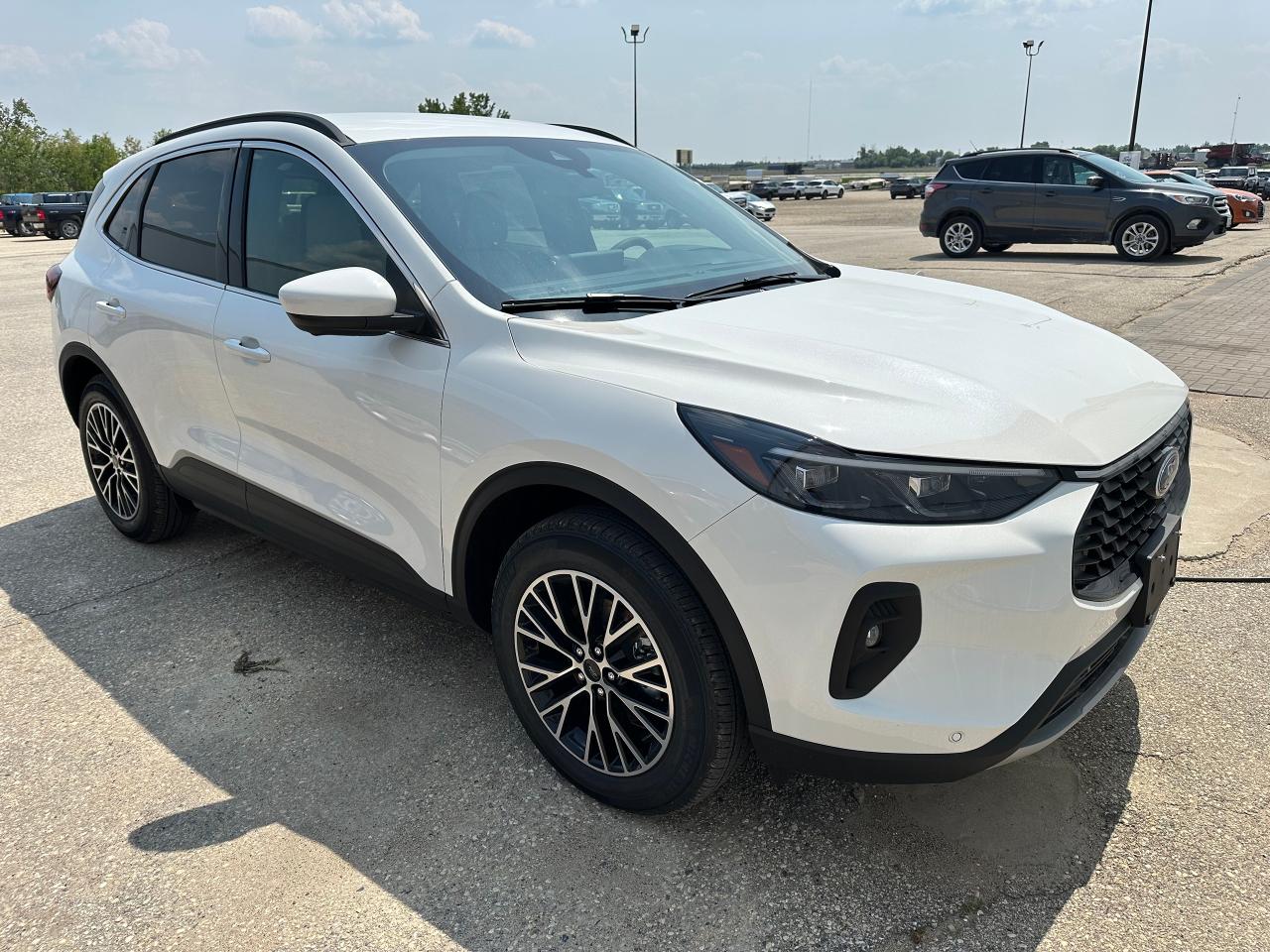 2025 Ford Escape PHEV FWD 700A Photo2