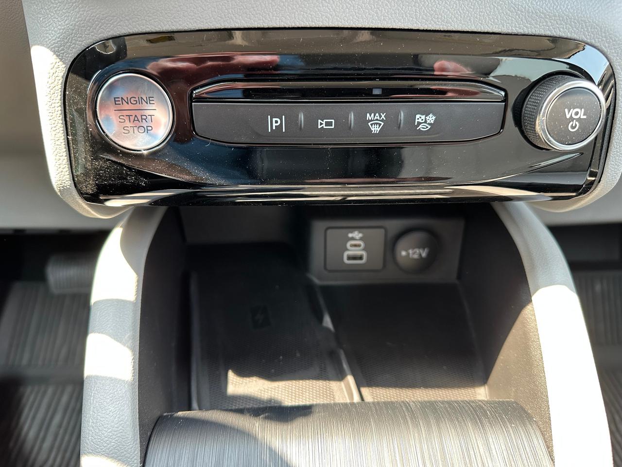 2025 Ford Escape PHEV FWD 700A Photo5
